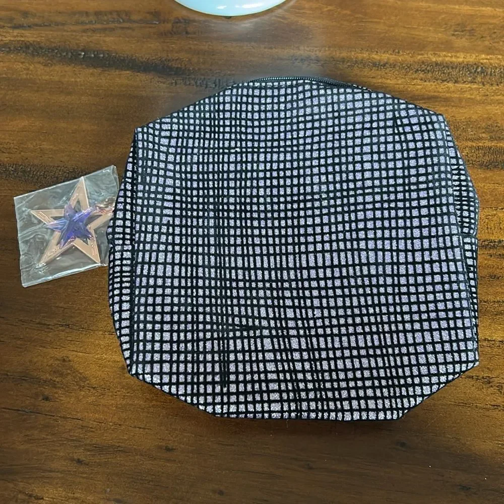 MAC Cosmetics this bundle